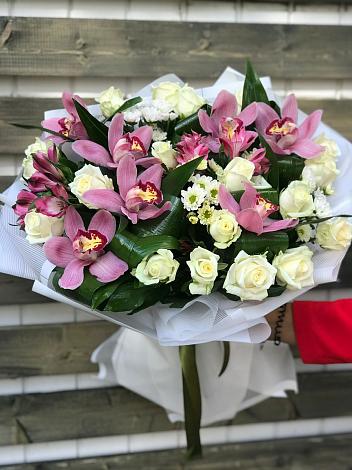 Букет цветов из: Розы и Хризантемы в Псыже