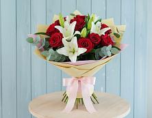 Букет цветов из:  Лилии и Розы в Псыже
