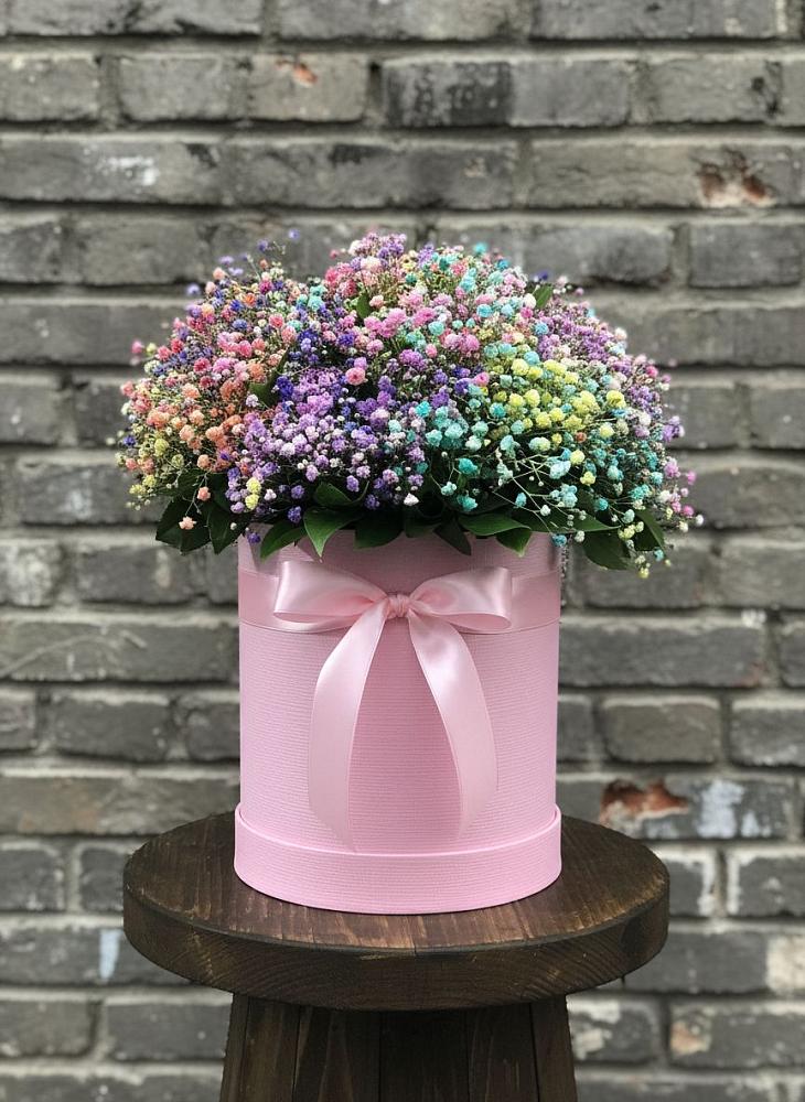 Цветочная композиция из Гипсофила и Розы в шляпной коробке в Псыже