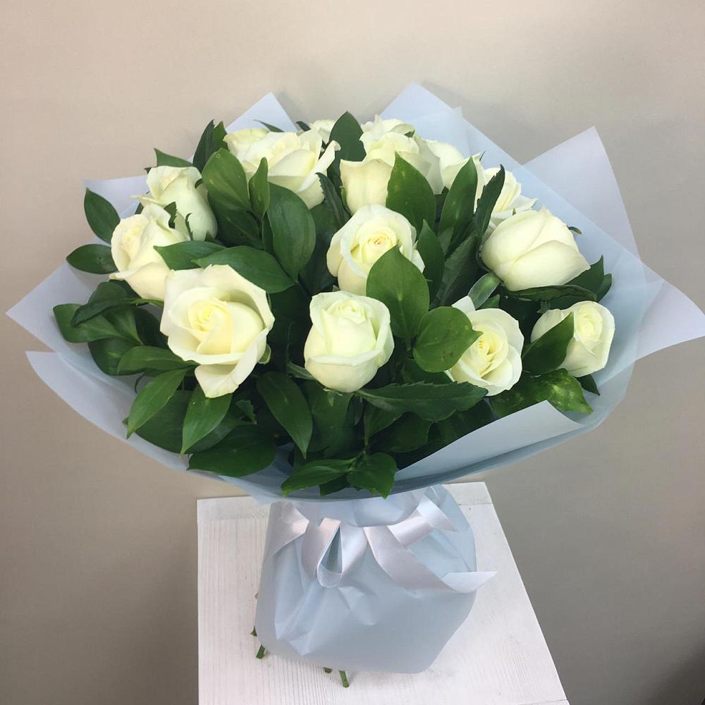 Букет 15 Белых роз Проуд в Псыже