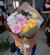 Букет цветов из:  Герберы, Розы и Хризантемы в Псыже