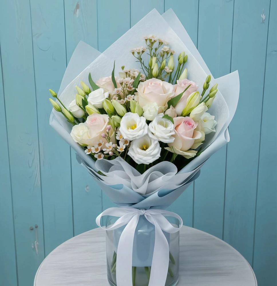 Букет цветов из: Розы и Лизиантусы в Псыже