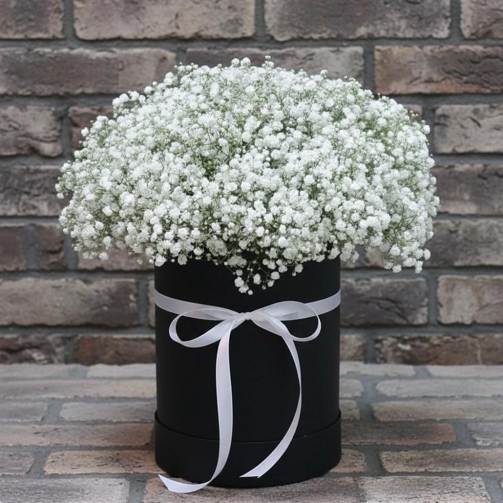 Цветочная композиция из Гипсофила в шляпной коробке в Псыже