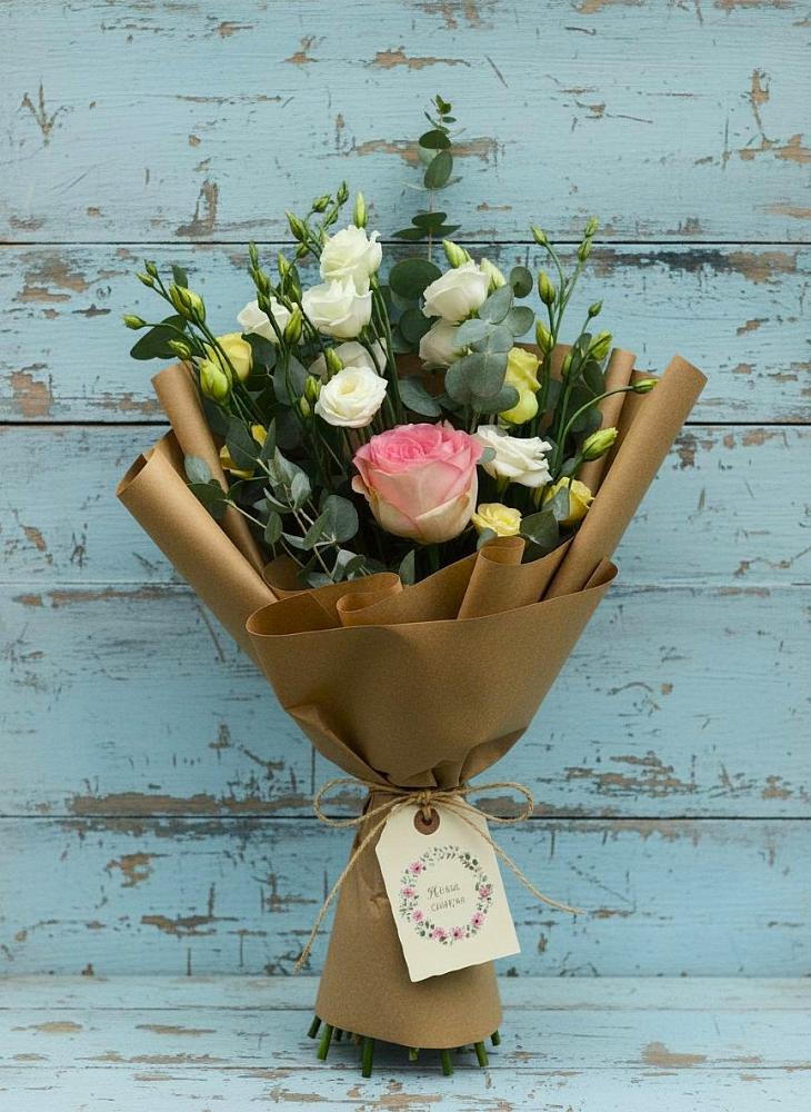 Букет цветов из: Розы и Лизиантусы в Псыже