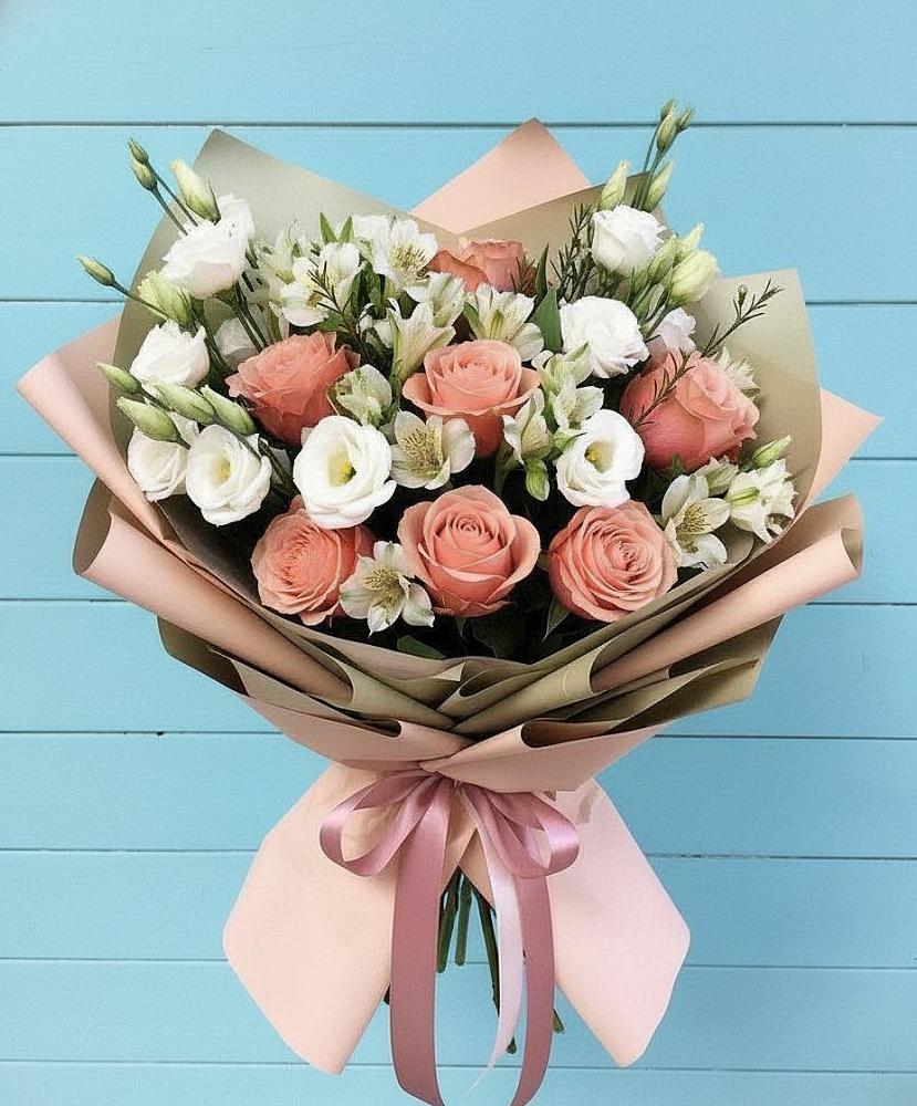 Букет цветов из: Розы, Альстромерии и Лизиантусы в Псыже