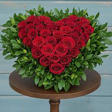 Цветочная композиция из Розы в виде сердца в Псыже