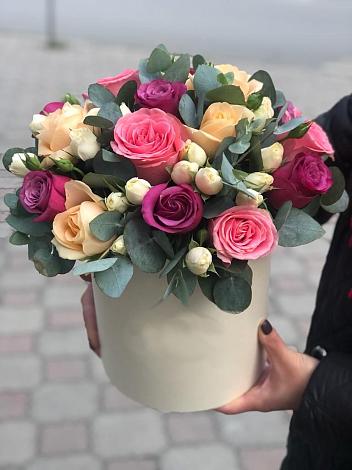 Цветочная композиция из Розы в шляпной коробке в Псыже