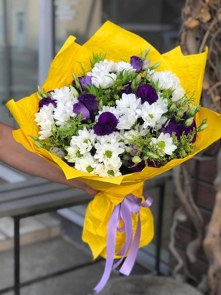 Букет цветов из: Ирисы, Хризантемы и Ромашки в Псыже