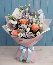 Букет цветов из:  Лизиантусы, Розы, Альстромерии и Гипсофила в Псыже