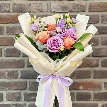 Букет цветов из:  Лизиантусы и Розы в Псыже