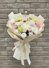 Букет цветов из:  Гвоздики, Розы, Лизиантусы и Хризантемы в Псыже