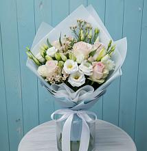 Букет цветов из:  Розы и Лизиантусы в Псыже