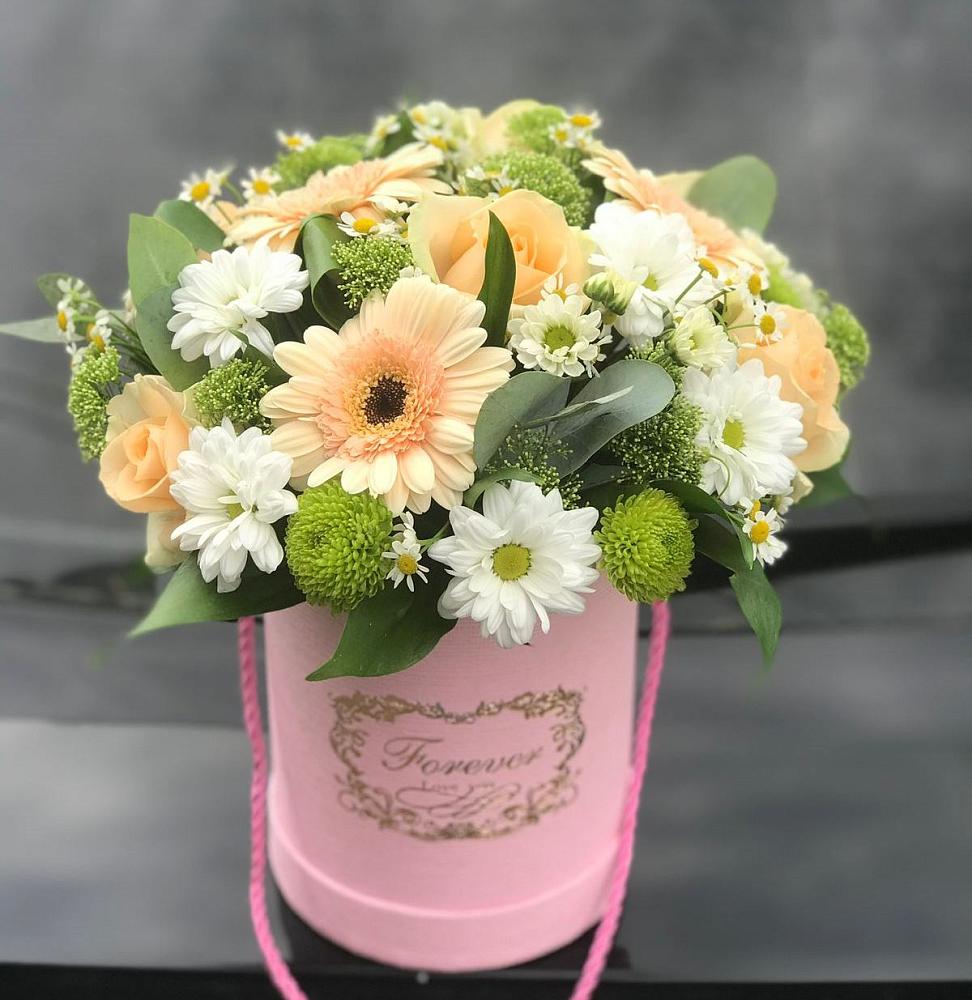 Цветочная композиция из Розы, Герберы и Хризантемы в шляпной коробке в Псыже