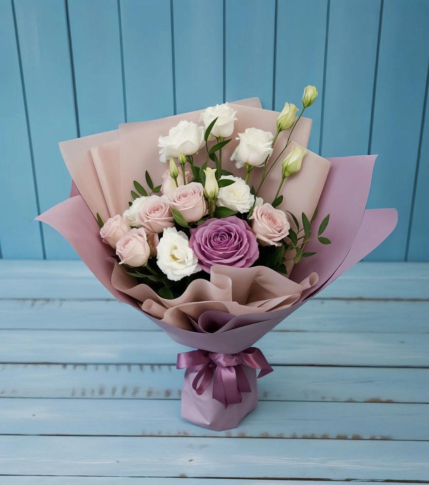 Букет цветов из: Розы и Лизиантусы в Псыже